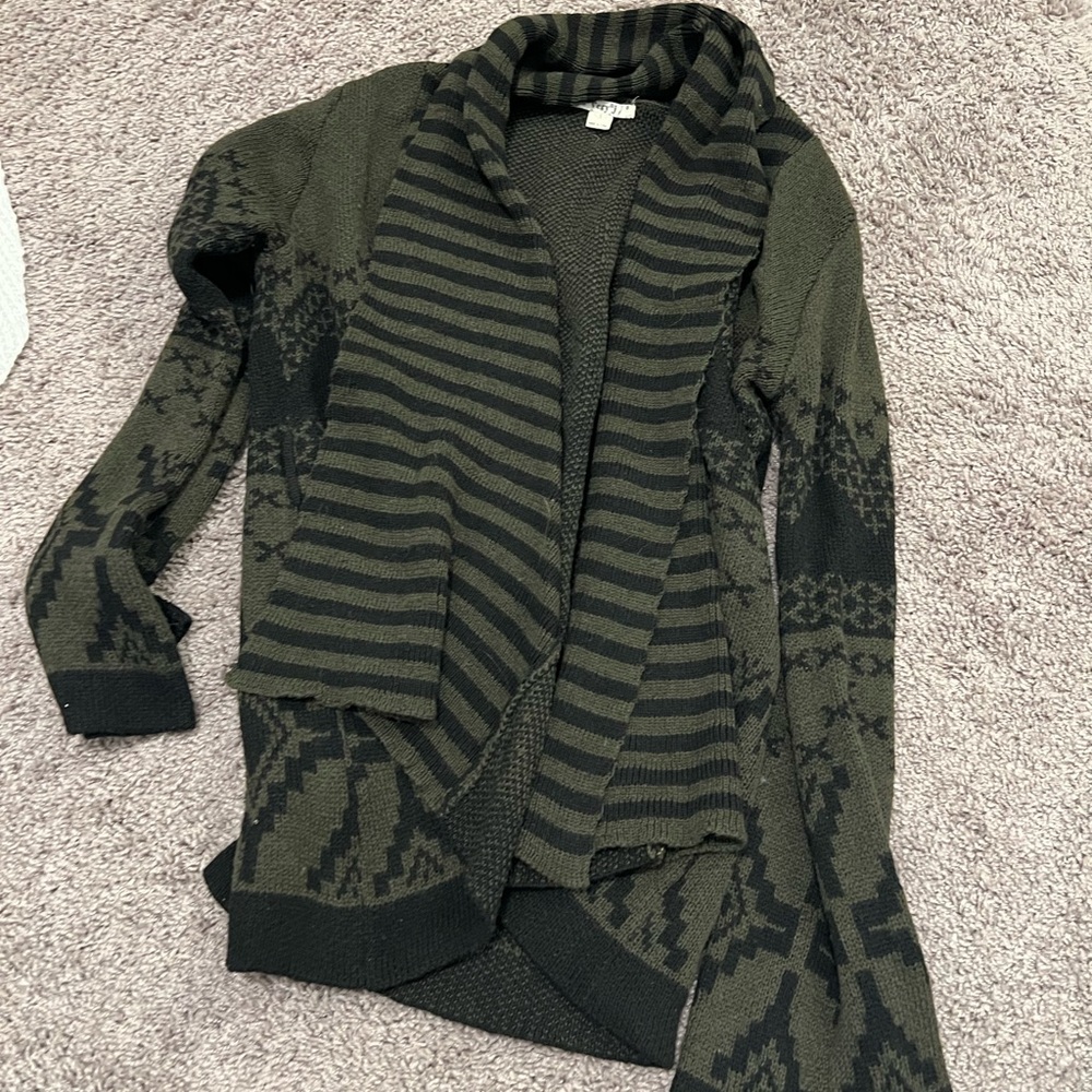 NWOT waterfall wrap Green and black patterned winter cardigan size small